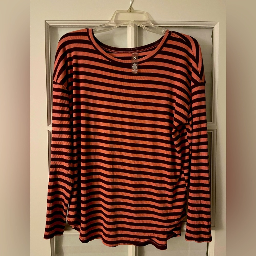 Lou & Gray Strip Ribbed Jersey Shirttail Top EUC